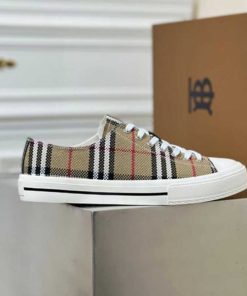 BURBERRY LOW-TOP SNEAKERS - BBR114