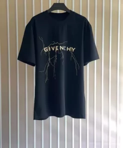 Givenchy Boxy fit T-shirt - GVS65