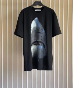 Givenchy T-shirt - GVS44