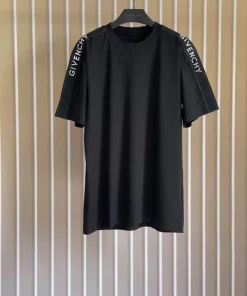 Givenchy T-shirt - GVS46