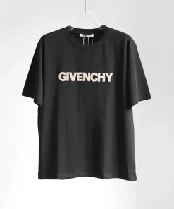 Givenchy T-shirt - GVS77