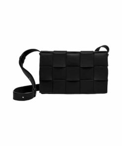 BOTTEGA VENETA WOMEN'S CASSETTE IN BLACK - WBV09