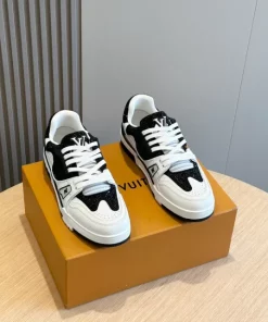 LOUIS VUITTON SNEAKER – LSVT325