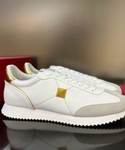 STUD AROUND LOW-TOP CALFSKIN AND NAPPA LEATHER SNEAKER - VLS005