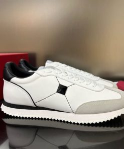 STUD AROUND LOW-TOP CALFSKIN AND NAPPA LEATHER SNEAKER - VLS006