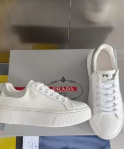 PRADA LEATHER LOW-TOP SNEAKERS - PRD062